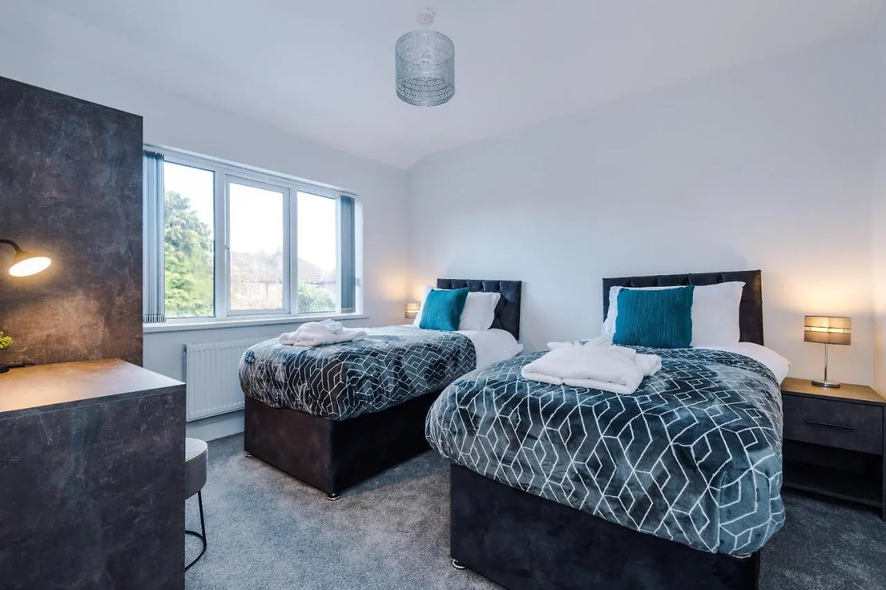 Sandileigh House By Yourstays - Luxurious 3 Bedroom House In Altrincham 0*,  United Kingdom