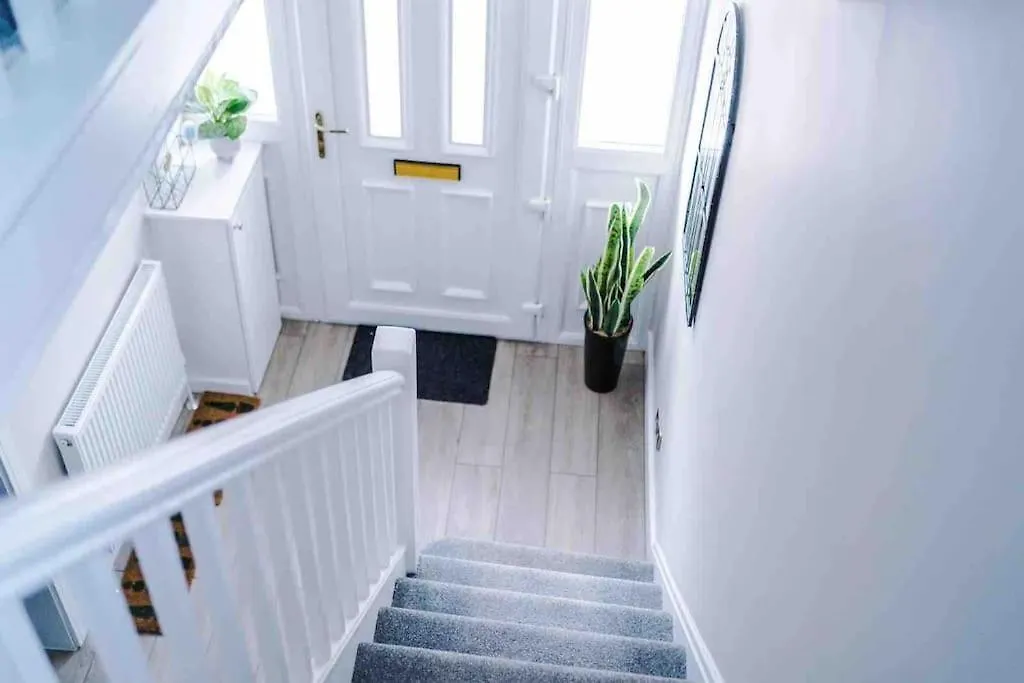 Sandileigh House By Yourstays - Luxurious 3 Bedroom House In Altrincham Holiday home
